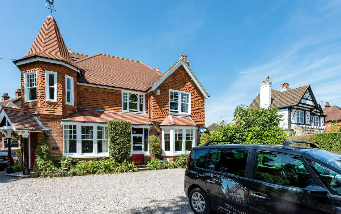 The Lawn Guest House in Crawley, United Kingdom
