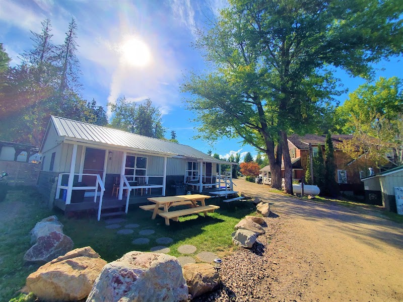 The Maples Waterfront Resort and Heritage Bed & Breakfast in Salmon Arm, Canada