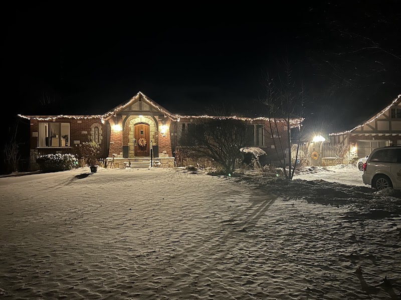 The Pines Bed & Breakfast in Barrie, Canada