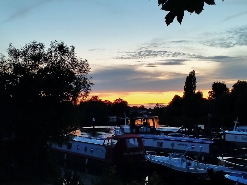 The Villa in Thames Ditton, United Kingdom
