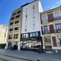 The b Hotel