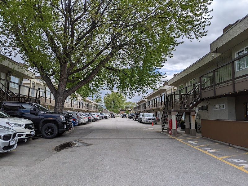 Tiki Shores Beach Motel Resort in Penticton, Canada