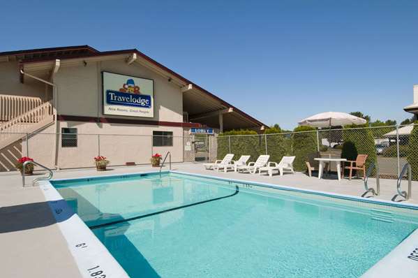 Travelodge by Wyndham Courtenay BC in Courtenay, Canada