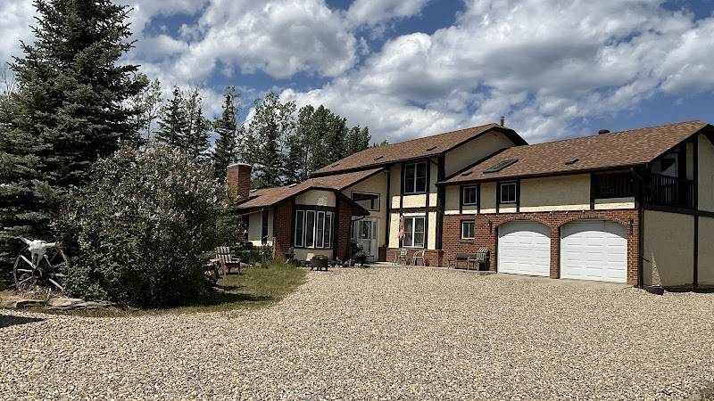 Tudor Manor Bed & Breakfast in Lethbridge, Canada