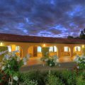 Twin Swans Motel