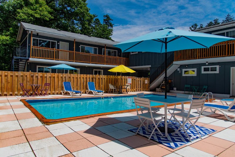 Whispering Pines Inn in Penetanguishene, Canada