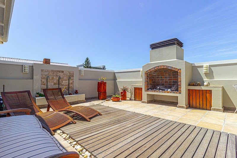 138 Marine Beachfront Guesthouse in Hermanus, South Africa