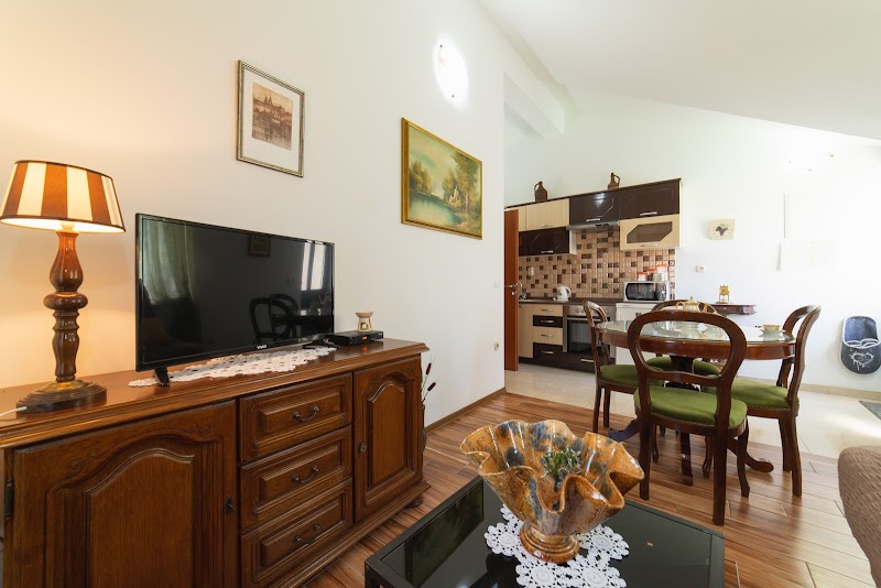 Apartments Mira in Kastel Stari, Croatia