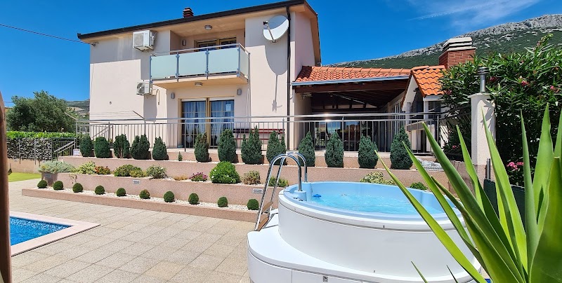 Apartments Miran in Kastel Stari, Croatia