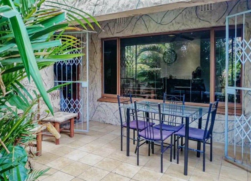 Asante Sana Amanzimtoti Guesthouse in eManzimtoti, South Africa