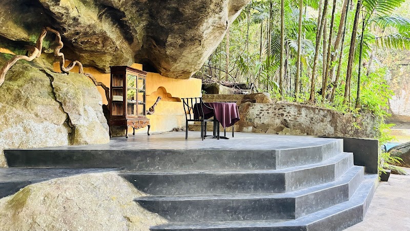Boulder Garden Hotel in Kalawana, Sri Lanka