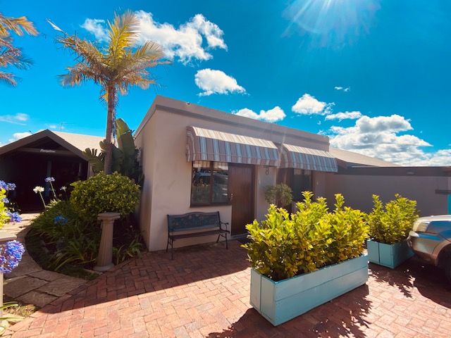 Dolphin Circle Bed and Breakfast in Plettenberg Bay, South Africa