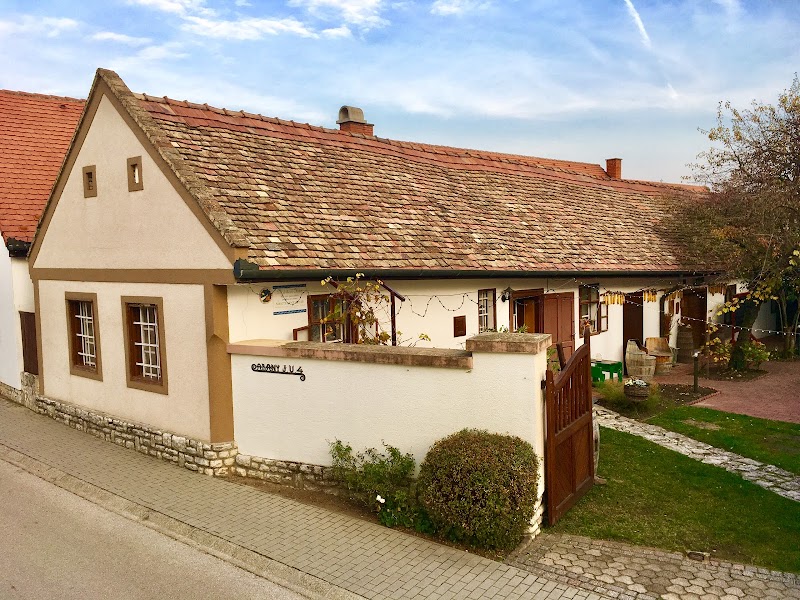 Fogadó az Öreg Préshez in Mor, Hungary