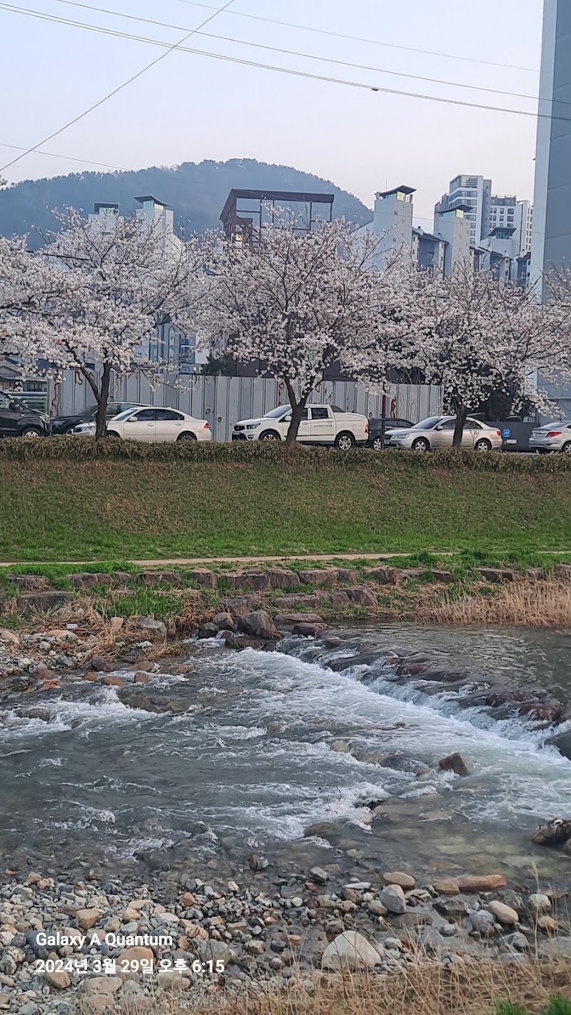Gimhae Jangyu Hotel in Kimhae, Korea, South