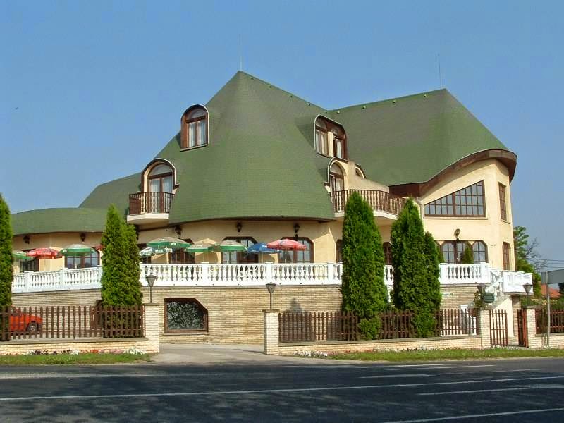 Hotel Holdfény in Gardony, Hungary