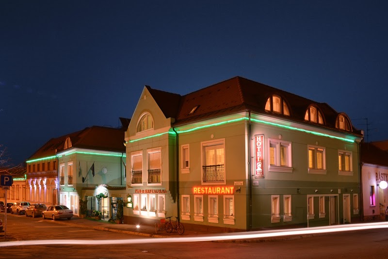 Hotel Villa Classica in Papa, Hungary