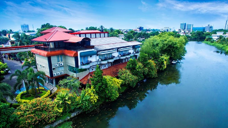 OYO 227 Opulent River Face Hotel in Mount Lavinia, Sri Lanka