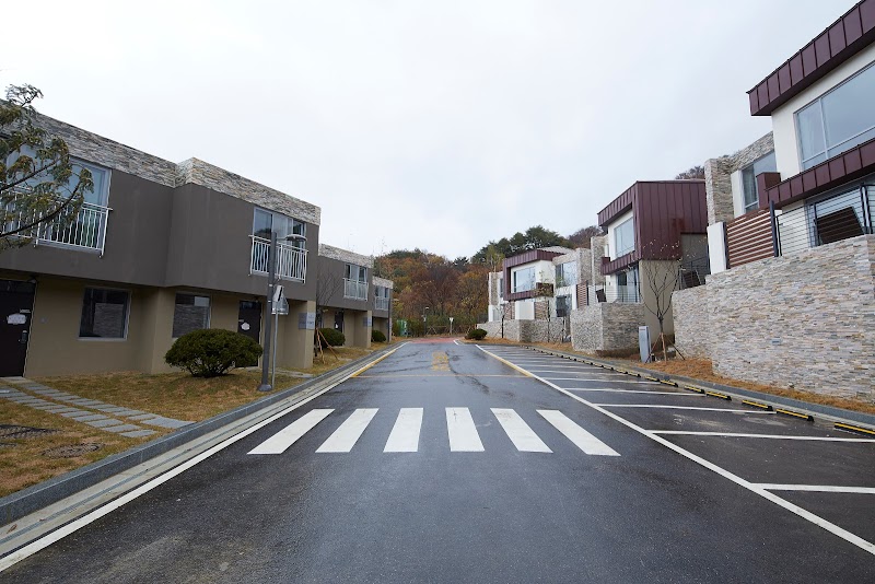 Ramada Hotel & Suites by Wyndham Gangwon Pyeongchang in P'yongch'ang, Korea, South