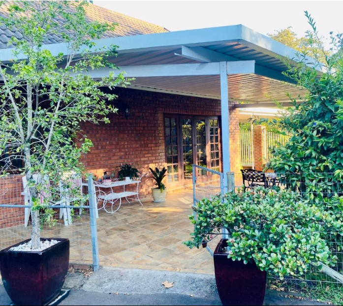 Rondeletia Lodge in Pinetown, South Africa