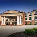 Holiday Inn Express & Suites Peru – La Salle Area