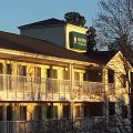 HomeTowne Studios by Red Roof Winston-Salem – University Pkwy