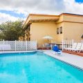 Howard Johnson by Wyndham Lake City