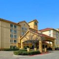 La Quinta Inn & Suites by Wyndham DFW Airport South / Irving