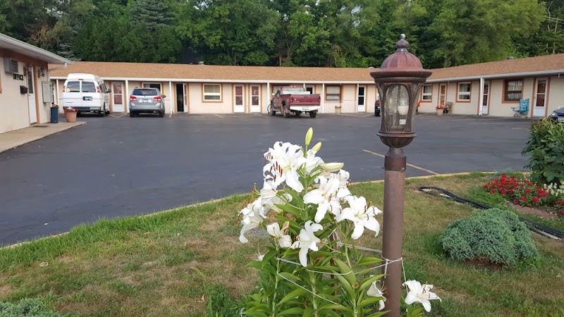 Lakefront Motel in Fox Lake, Illinois, United States