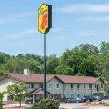 Super 8 by Wyndham Delmont