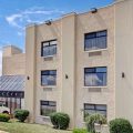 Super 8 by Wyndham Jamaica North Conduit
