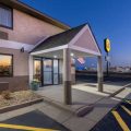 Super 8 by Wyndham Pratt