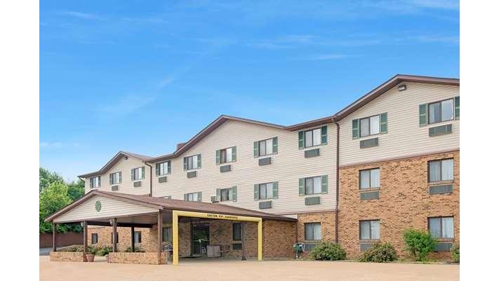 Super 8 by Wyndham St. Clair MO in St. Clair, Missouri, United States