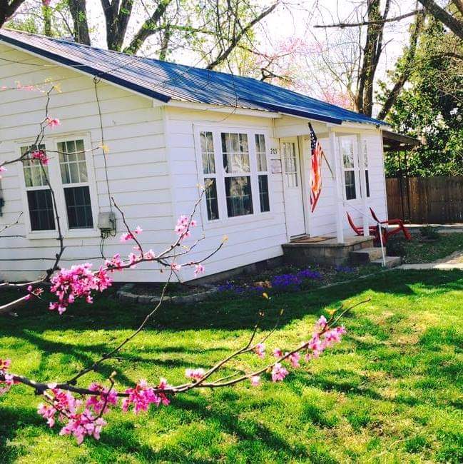 The Grove Cottage in Prairie Grove, Arkansas, United States