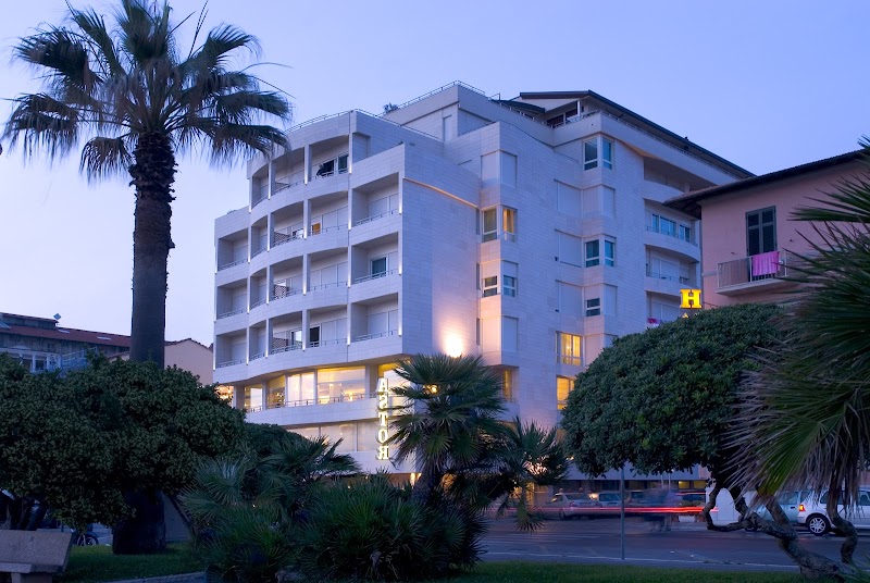 Sina Astor in Viareggio, Italy