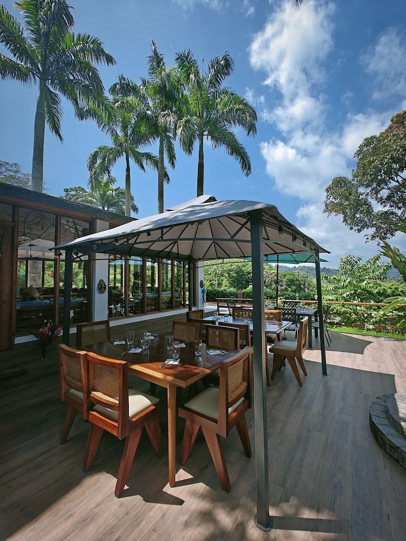 The River House - Upscale Lodge in Puerto Quito, Ecuador