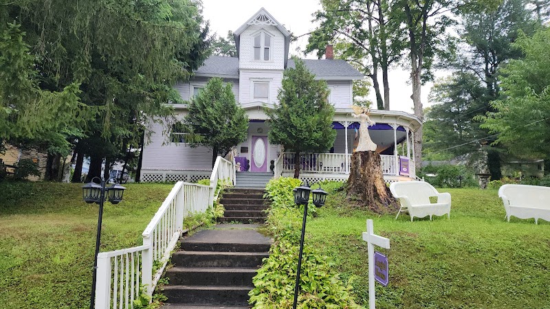 Angel House Bed and Breakfast in Clearview, Canada