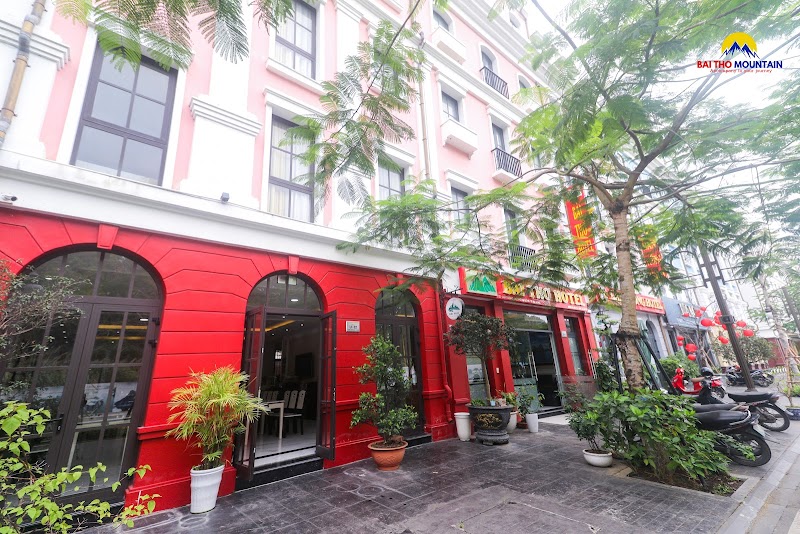 Bai Tho Deluxe Hotel in Bai Chay, Vietnam