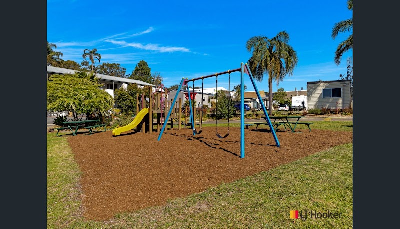 Batemans Bay Holiday Park & YHA in Batemans Bay, Australia