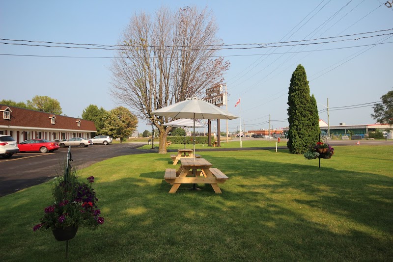 Country Squire Motel in Arnprior, Canada