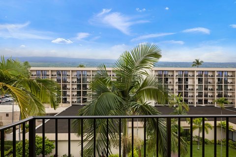 Courtyard by Marriott King Kamehameha's Kona Beach Hotel in Hawaiʻi (Big Island), Hawaii