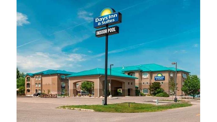Days Inn & Suites by Wyndham Brandon in Brandon, Canada