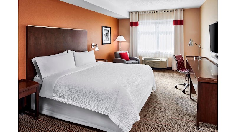 Four Points by Sheraton Barrie in Barrie, Canada