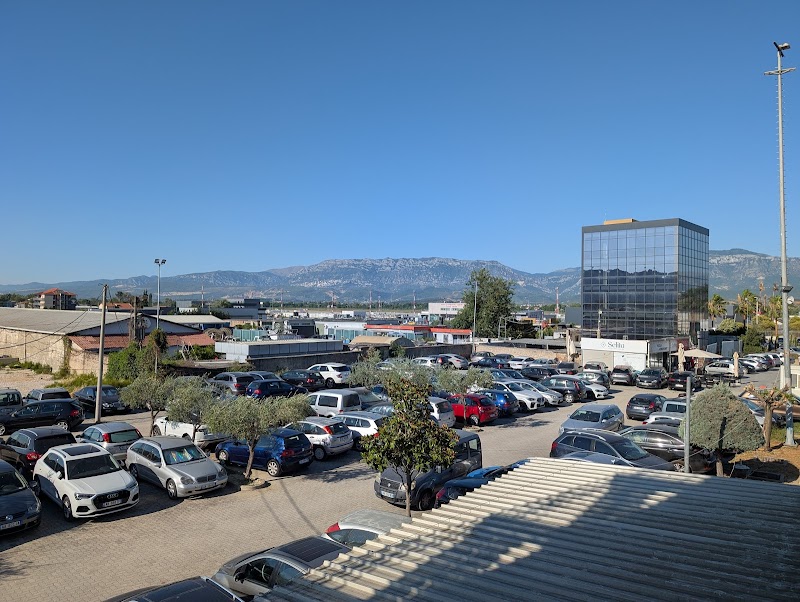 Hotel Alpet in Fier, Albania