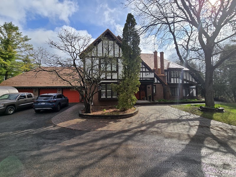 MoonStone Bed & Breakfast in Barrie, Canada