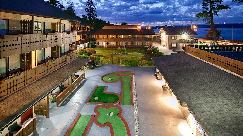 Ramada by Wyndham Campbell River in Campbell River, Canada