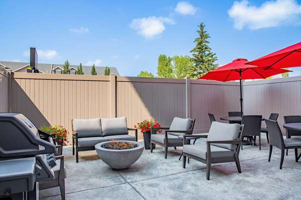 Ramada by Wyndham Cochrane in Cochrane, Canada