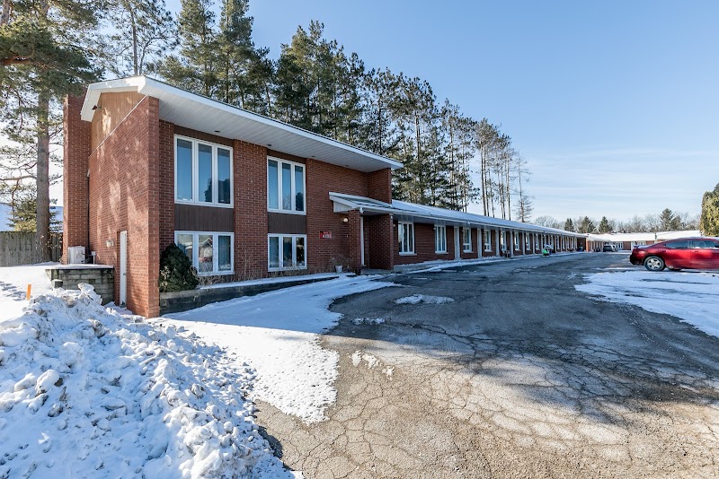 Red Pine Inn & Conference Centre in Alliston, Canada