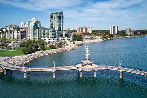 The Pearle Hotel & Spa, Autograph Collection in Burlington, Canada