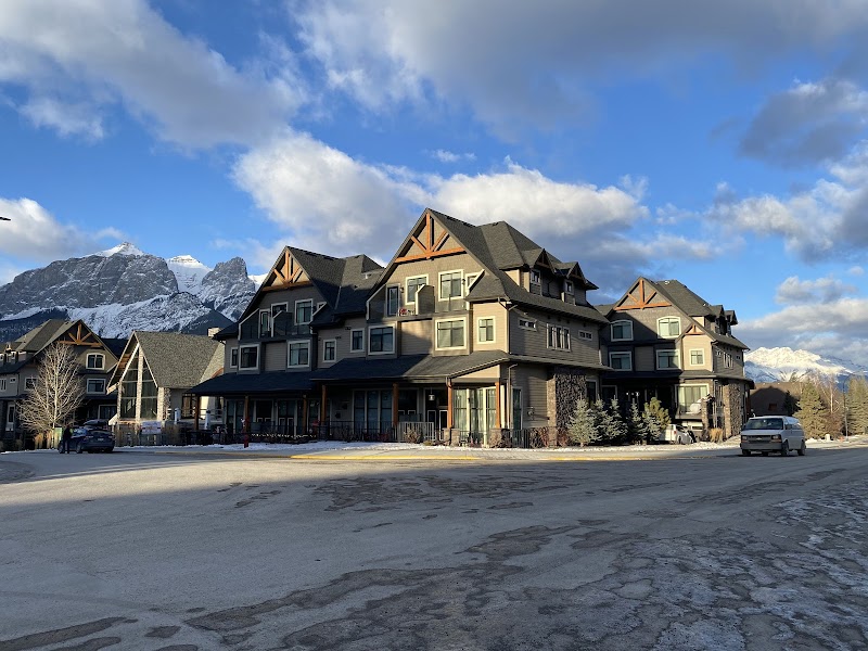 Windtower Lodge & Suites in Canmore, Canada
